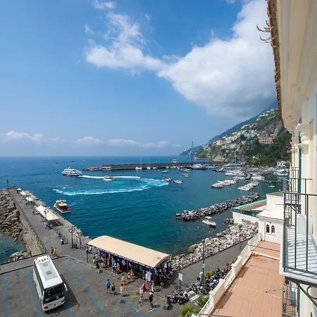 Moon Amalfi
